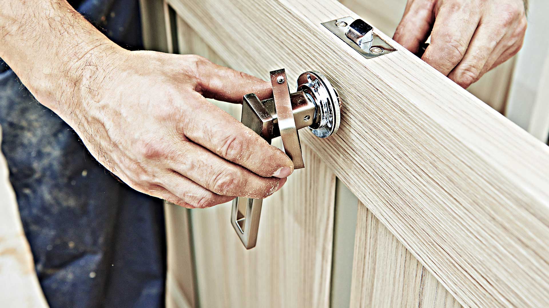 Fixing lock and handle on door